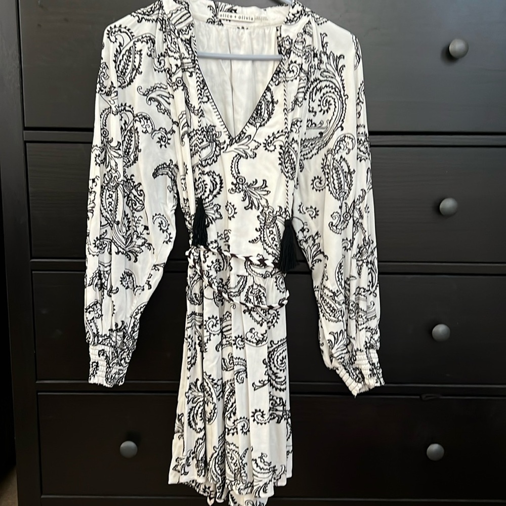 Alice and Olivia. Dress. Size 0